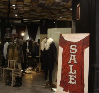 现代复古潮流服装店cad施工图，服装店cad图纸下载